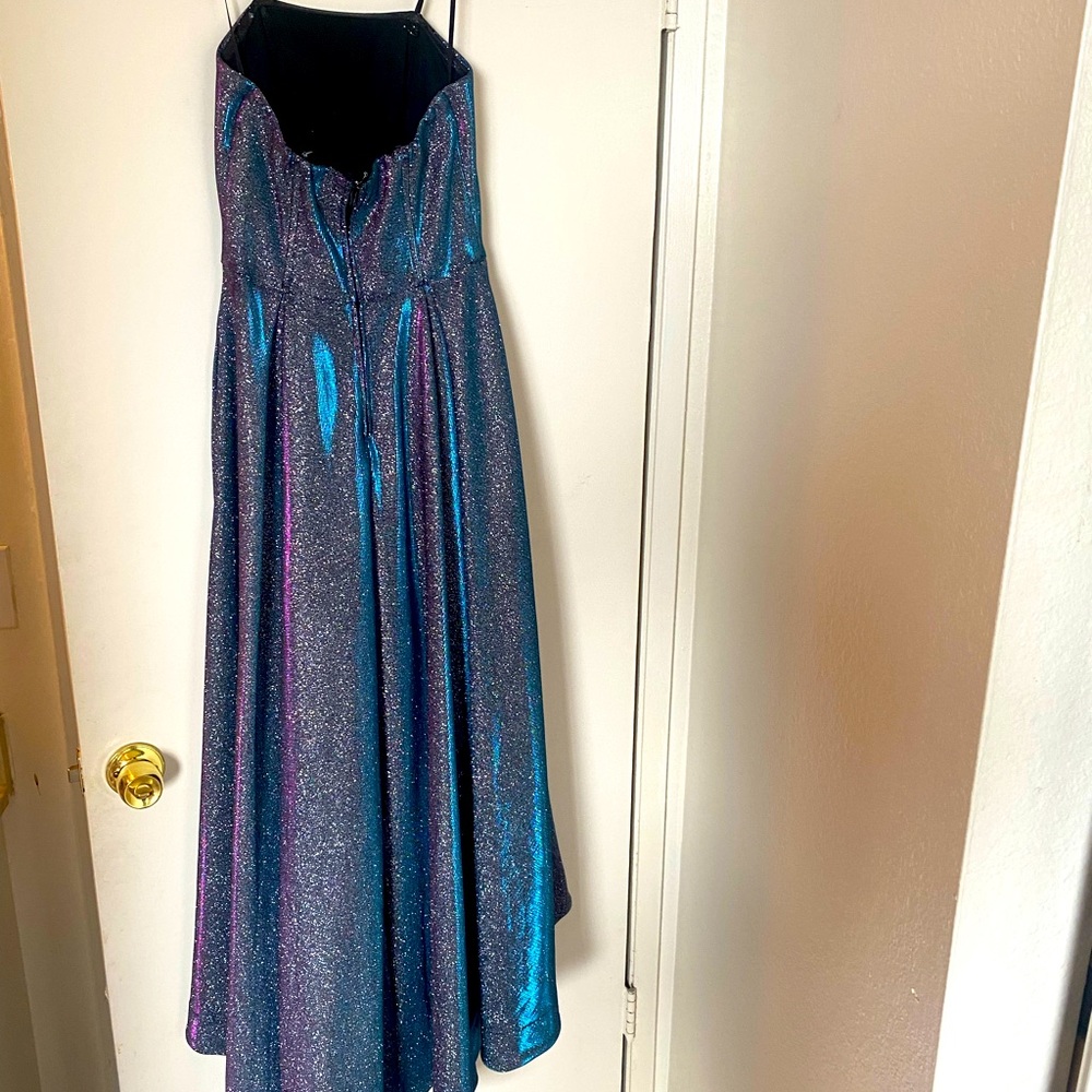 Pre owned dress . Like new condition.